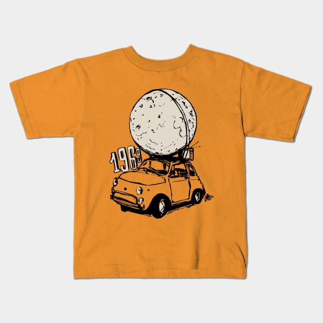 Fiat 500 moon landing Kids T-Shirt by frankymonty